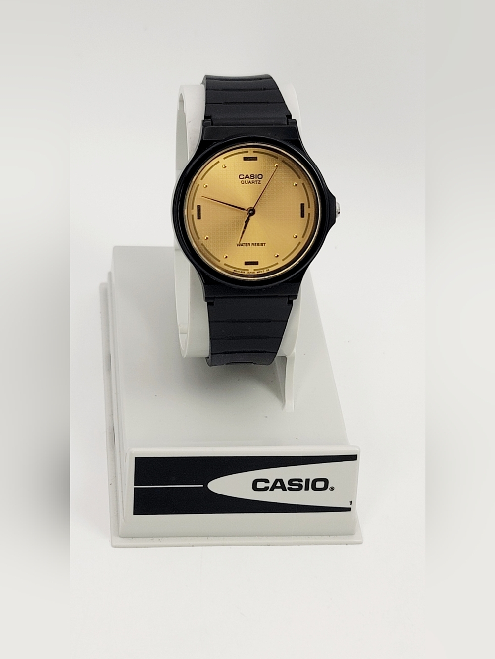 Vintage Casio MQ-76 Gold Dial Analog Men’s Watch